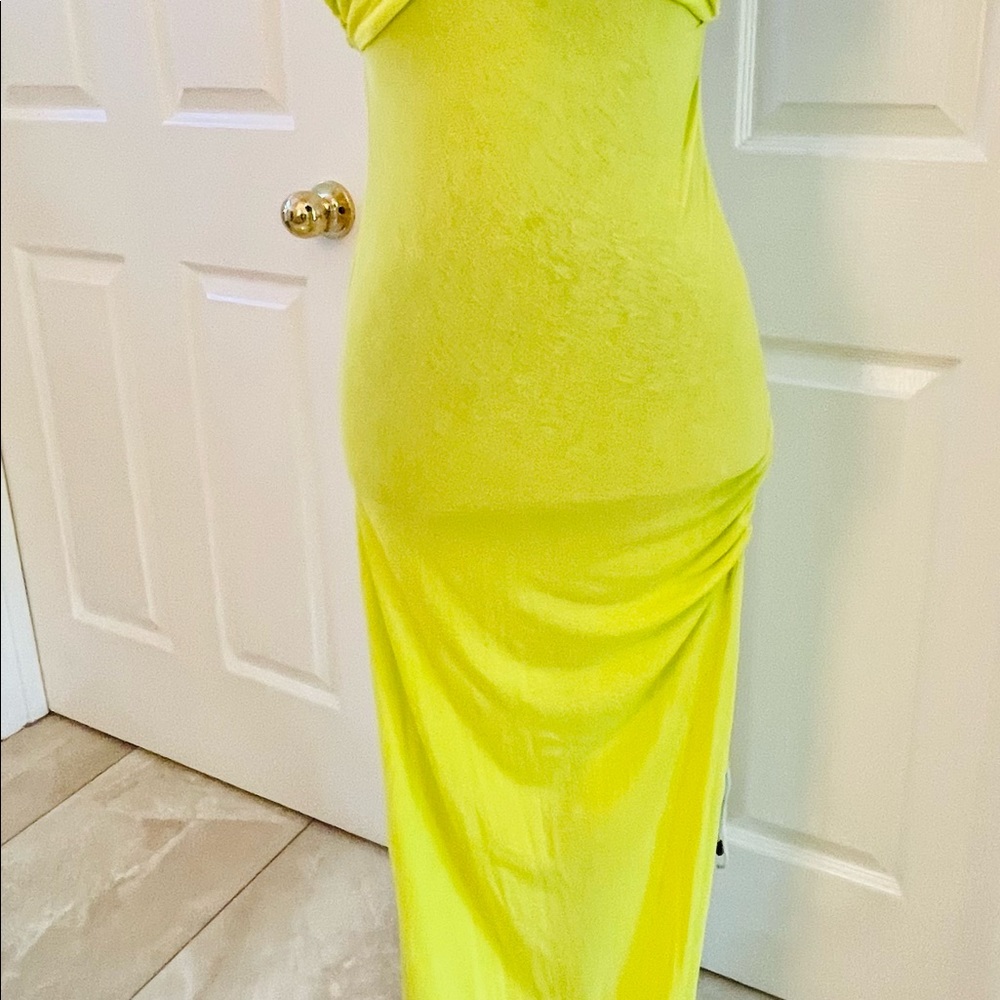 Free People Yellow Dress.. NWT. Halter, adjustable around cup size. - Picture 8 of 10